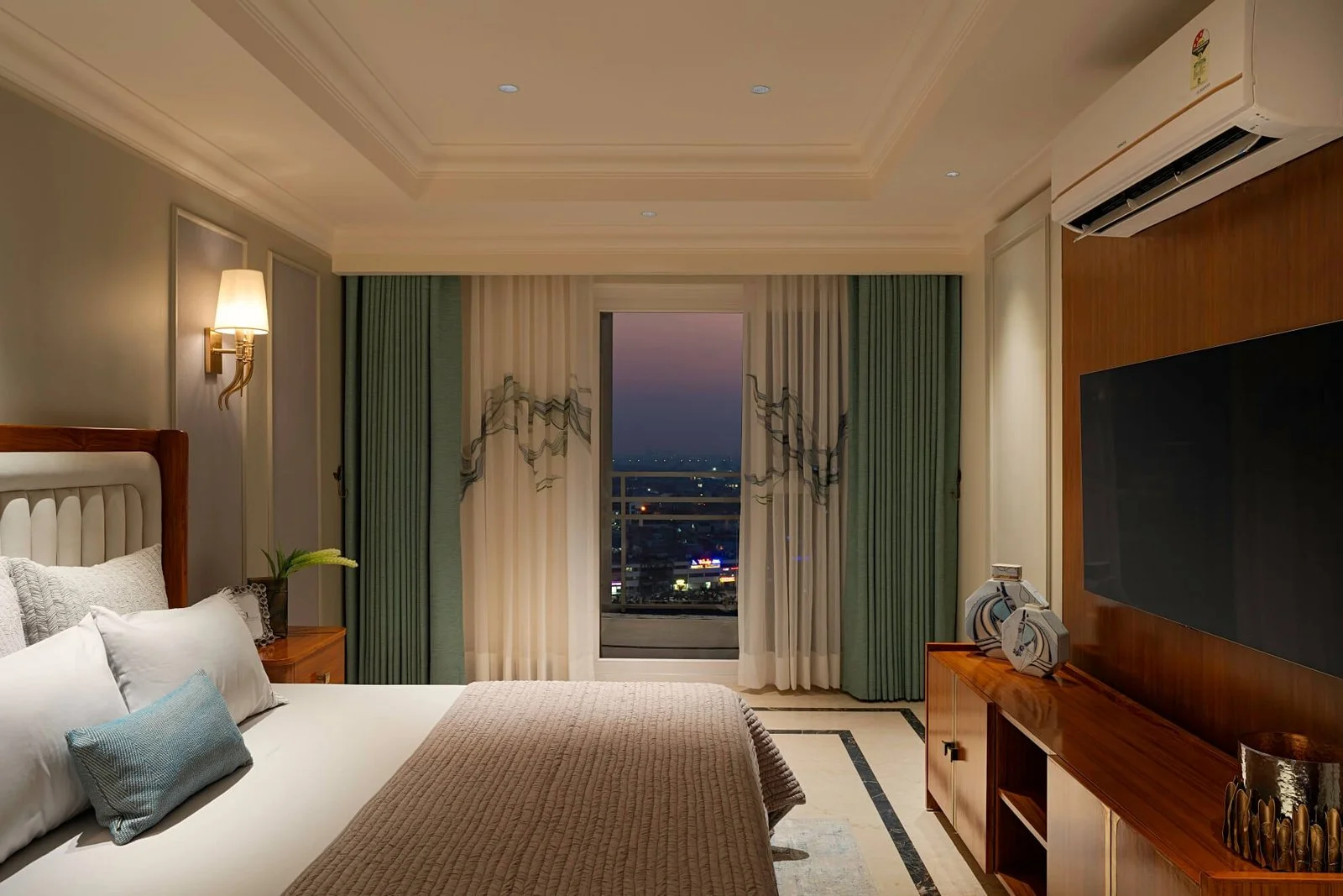 JLPL Falcon View Master Bedroom Suite